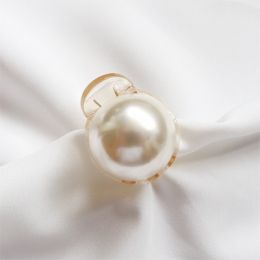 Round Pearl Hair Clips For Women Girls Hair Claw Chic Barrettes White Claw Crab Hairpins Styling Fashion Hair Accessories (Color: One peal)